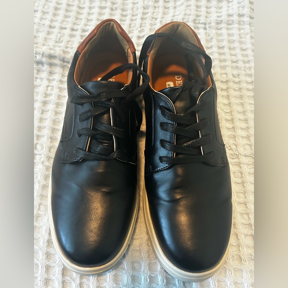 Men's Black and Tan Leather sneakers